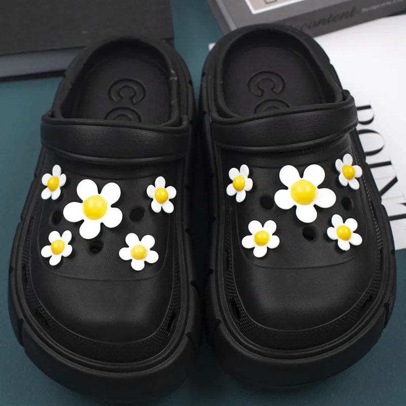 

New Croc Charms Lovely Smiling Face Flower Accessories Shoe Charms Small Daisy Shoe Flower Decorative Buckle Finished Products