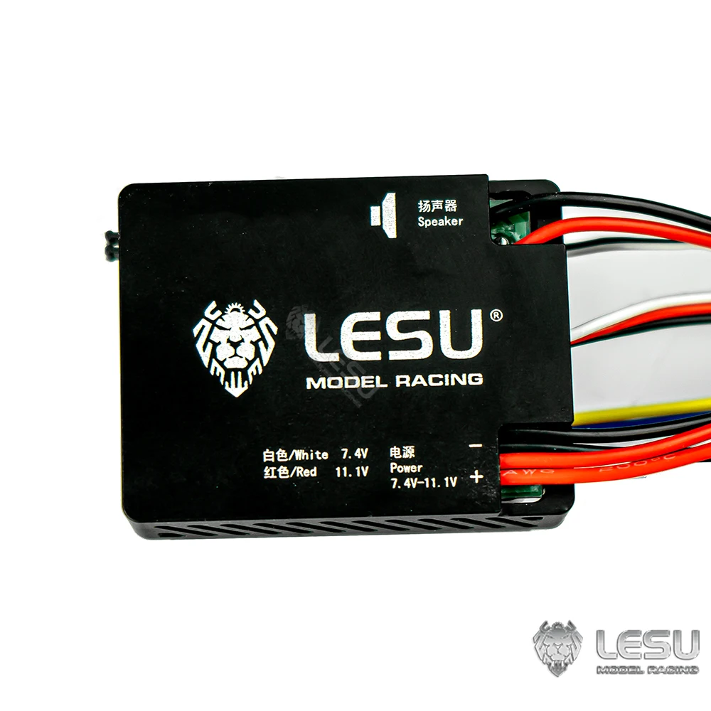 Détail des LED du Kit LED et Système Sonore LESU pour Camion Benne 1/14 RC, montrant les connexions et le boîtier sonore.