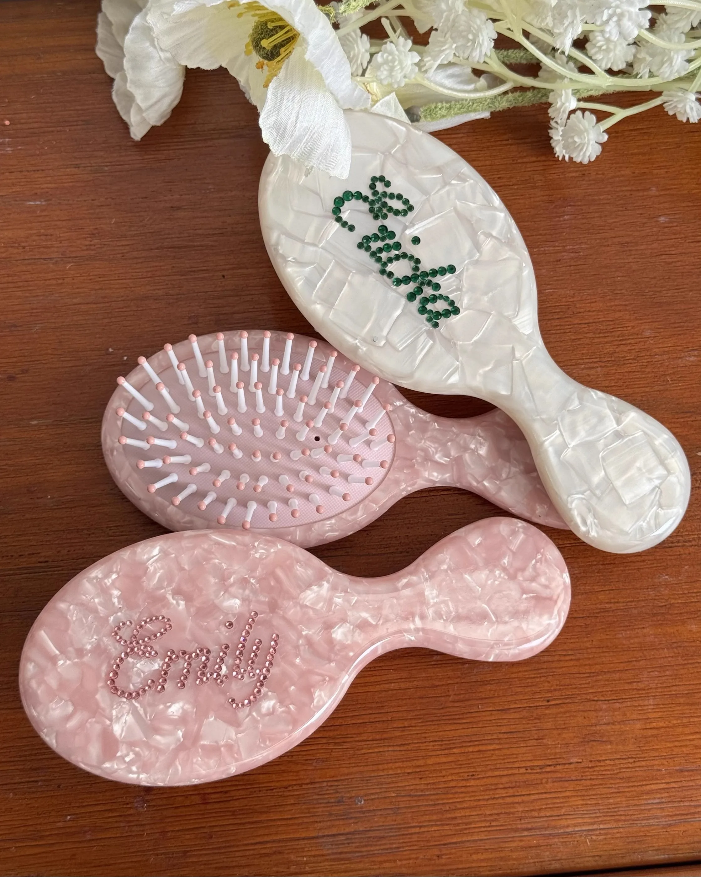 Modische, personalisierte Haarbürste mit Strassbuchstaben, Namensaufdruck aus Acetat, Geburtstagsgeschenk für Frauen und Mädchen 2024_voghion.com