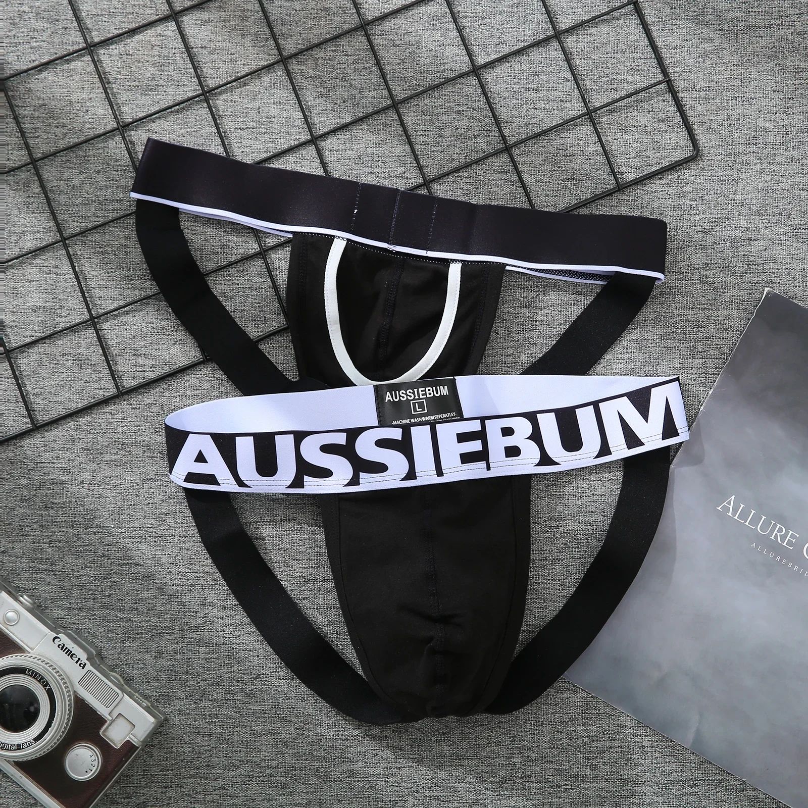 Male Underwear Brand Thong Sexy Low Waist Fashion Trend Breathable Buttocks Hollow Cotton