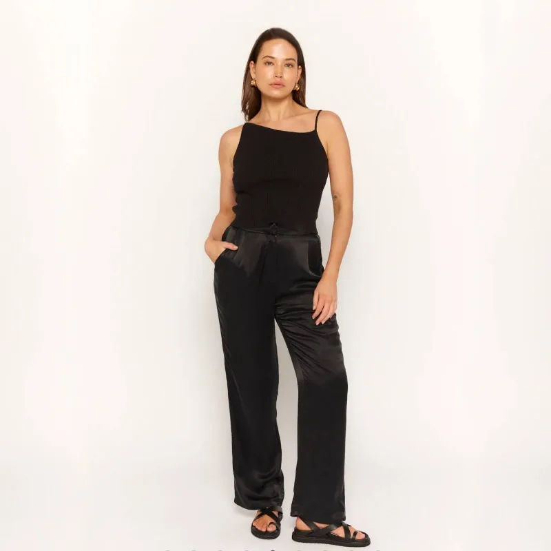 Camiseta negra de moda acanalada para mujer, jersey de espagueti, informal, de retazos, sin mangas, verano 2025, top ajustado para mujer