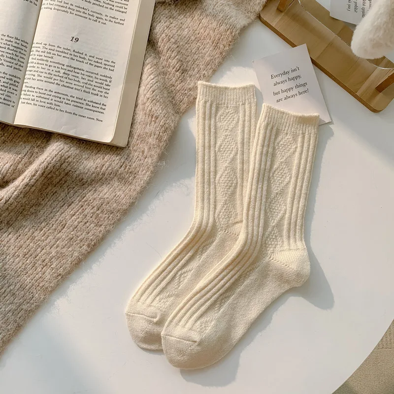 Luxurious Women's Cashmere Wool Thermal Socks – Winter Collection in Black & White