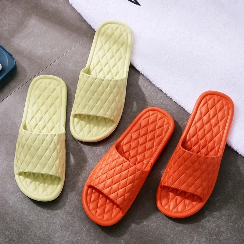 

1027 New slippers summer non-slip household slippers soft indoor couple family flat bathroom slippers for women