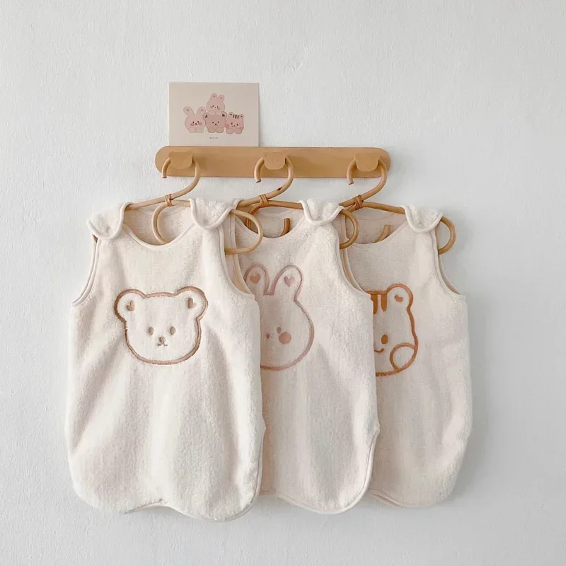 

Winter Flannel Baby Sleeping Bag Sleeveless Coral Fleece Sleepsack Cartoon Sleepwear Warm Baby Vest for Newborn Clothing Bedding