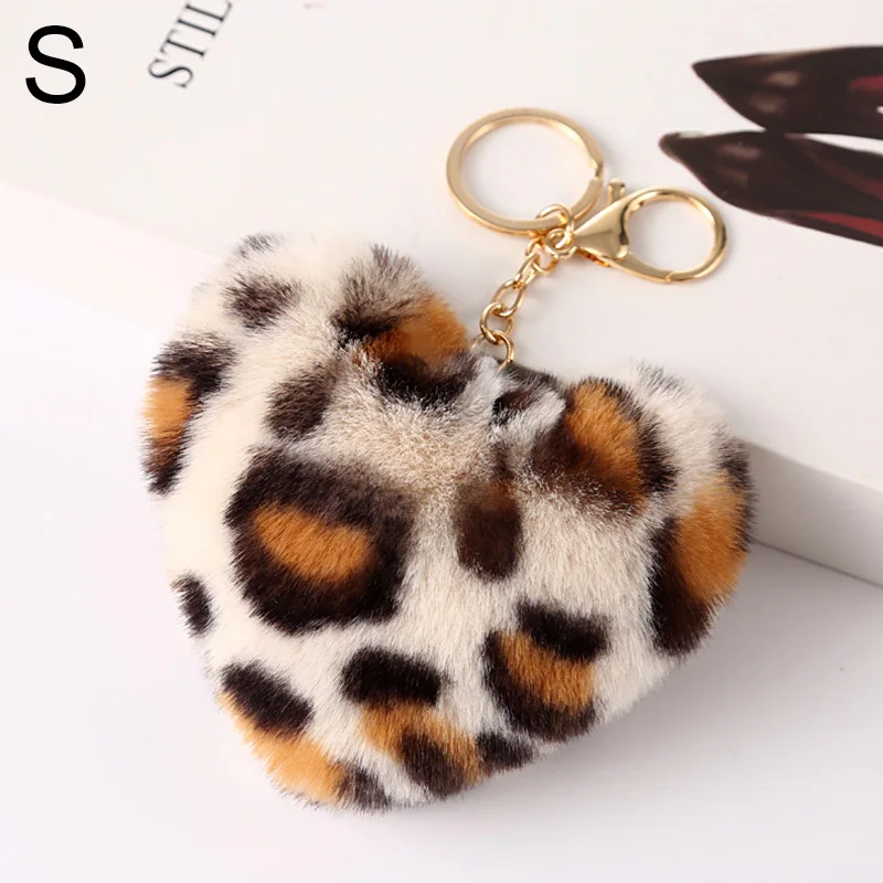 AHANDMAKER Portachiavi a forma di cuore con pompon, portachiavi con palla fuzzy con perle finte in lega, accessori per regali fai da te, decorazione per borse, ciondoli per borse, bianco, 135mm AHANDMAKER Portachiavi a forma di cuore con pompon, portachiavi con palla fuzzy con perle finte in lega, accessori per regali fai da te, decorazione per borse, ciondoli per borse, bianco, 135mm