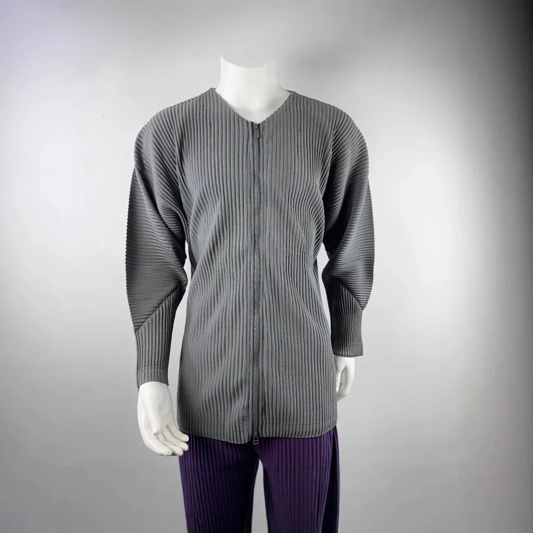 Miyake Primavera Autunno Inverno 2025 Giacca girocollo pieghettata da uomo Pieghettata Casual Manica lunga con scollo a V Plisse Giacca con cerniera da uomo 5
