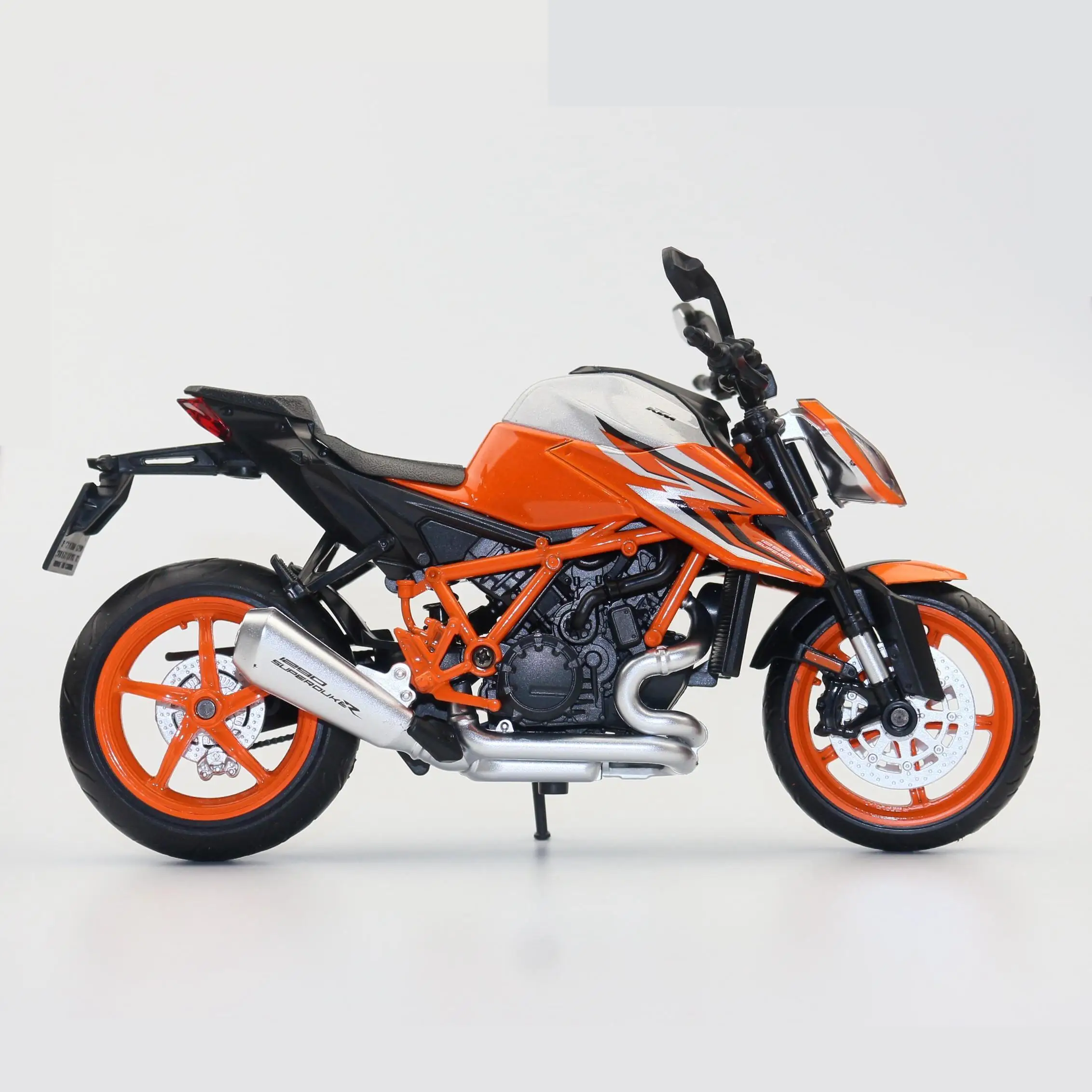 Modellino KTM 1290 Super Duke R - Scala 1:12, Arancione, Con Sospensione, Per Collezionisti - Foto 2