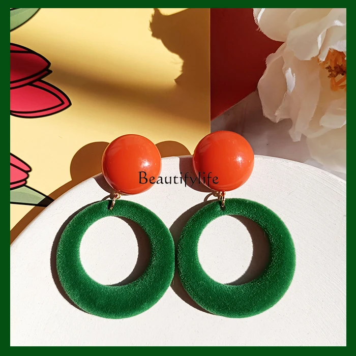 

Autumn and Winter Green Flocking Circle Retro Orange Contrast Earrings 1980s Velvet French Style Ear Clip