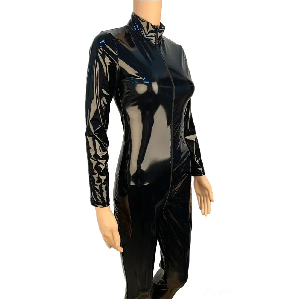 Tuta sexy in ecopelle con zip frontale per donna_voghion.com