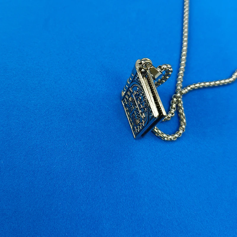 Collier Avec Pendentif En Forme De Livre Vintage 18 Carats - Collier à