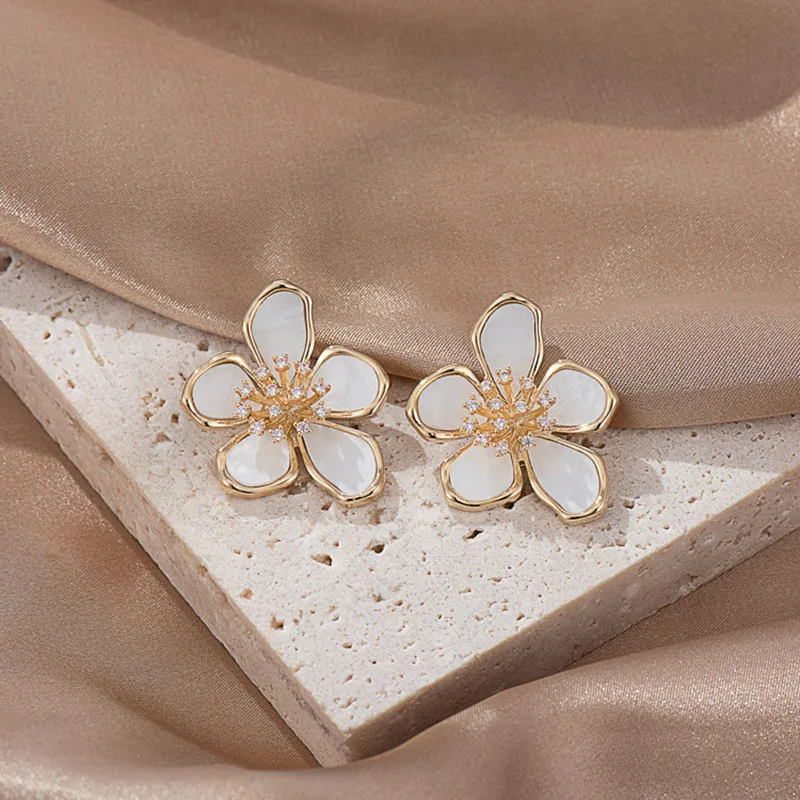 Korea New Design Fashion Jewelry Exaggerated White Acrylic Zircon