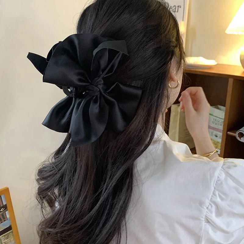 Elegant Large Black Hair Claw Clip - Trendy Solid Color Accessory