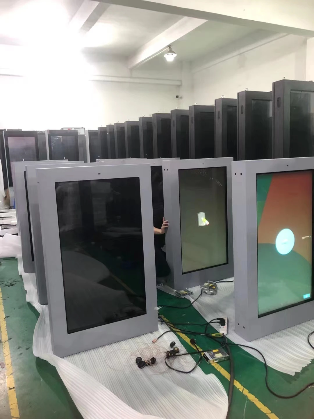 55  65 75 85\'\' lcd monitor smart outdoor AD Totem display IP65 lcd advertising kiosk landscape digital signage