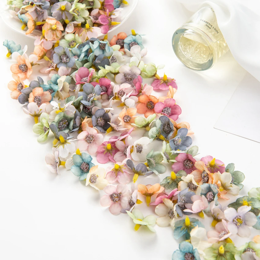 Artificial Flowers Scrapbook Candy Box Wedding Party Home Decor Small Flowers for Crafts Christmas Wreaths Silk Mini Daisy 50Pcs