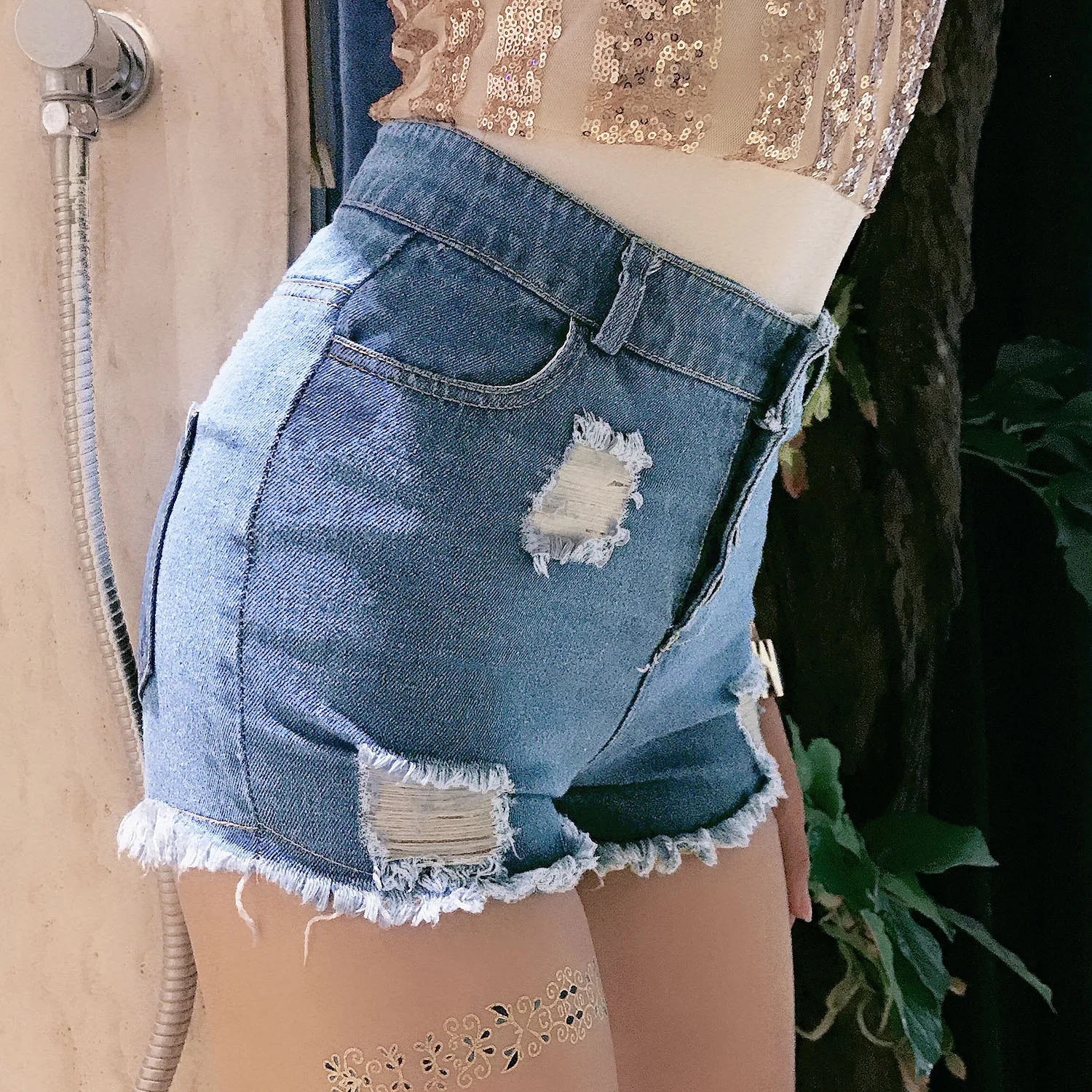 New Korean Sexy Back Zipper Mini Jean Shorts Women High Waist Hole Tassel Denim Shorts 2022 Summer Night Club Shorts Sale Items