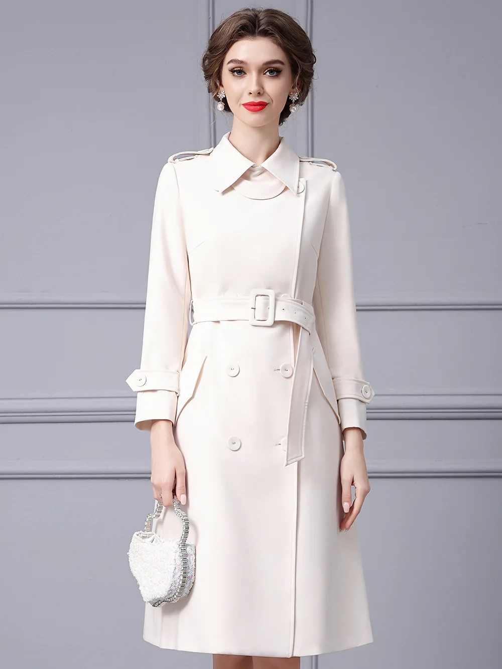 

Slim Trench Coat for Women High End Design French Off White Polo Collar Double Breasted Waist Waist New Spring and Summer 2024