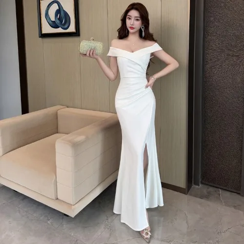 فستان أسود أوف شولدر بقصة أنثوية فاخرة