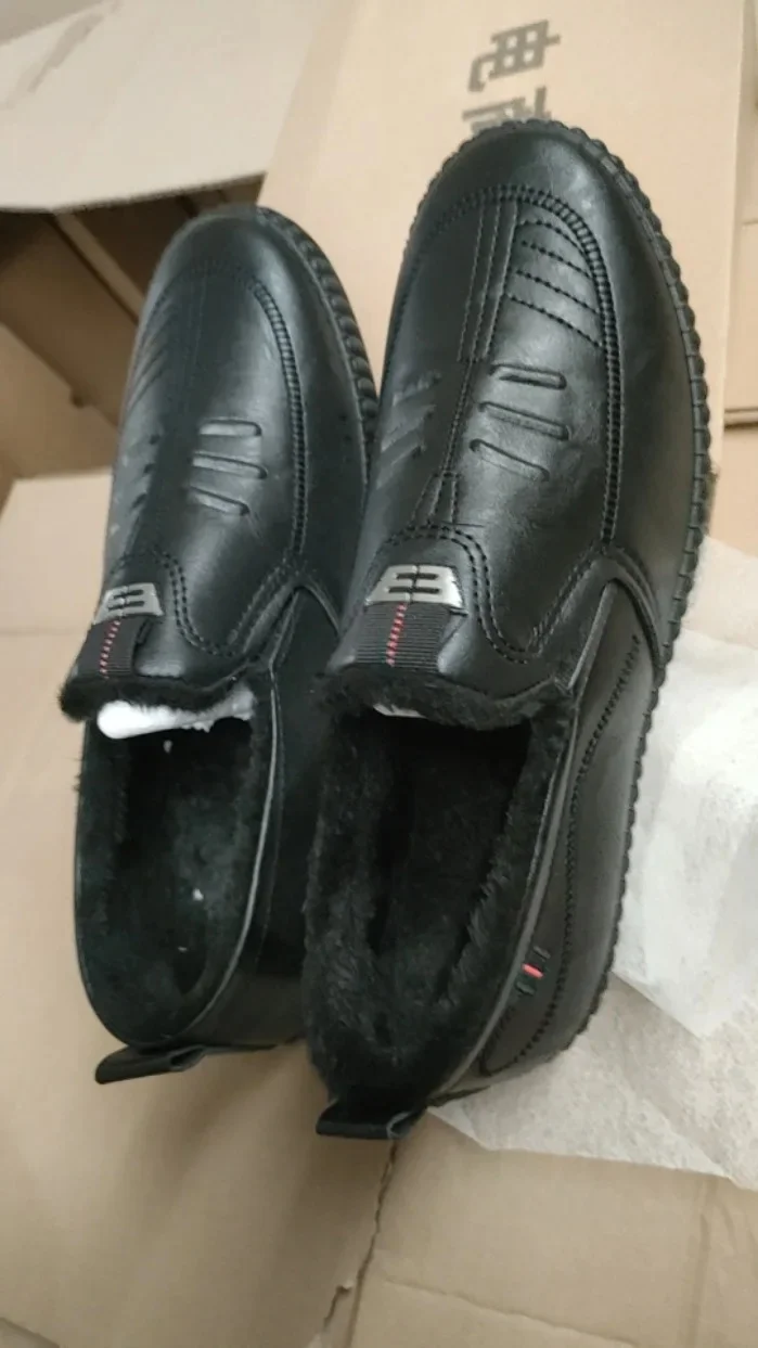 Black color fleece-lined