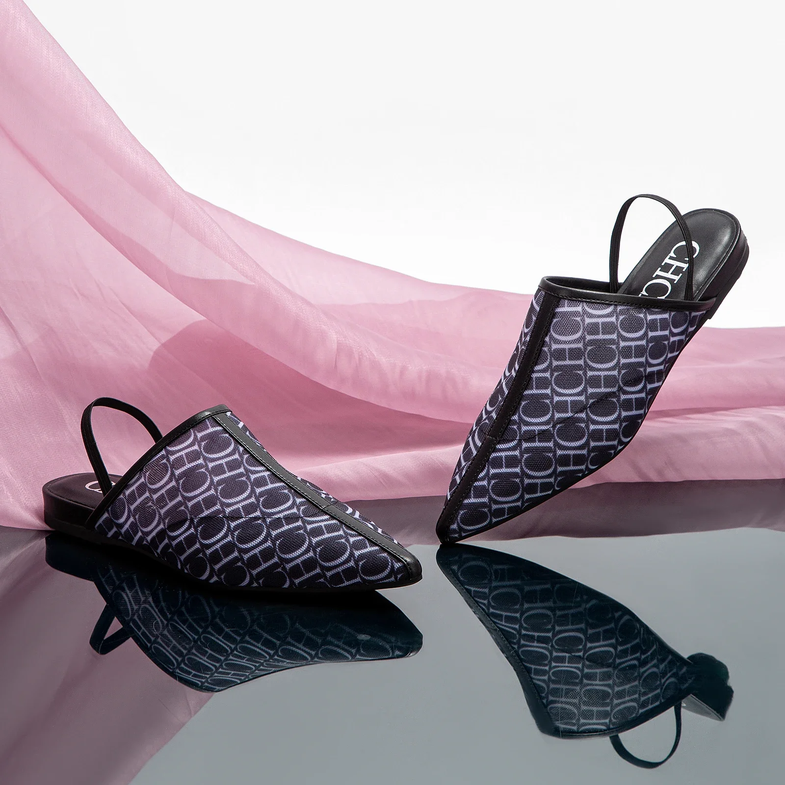 شباشب بمقدمة مدببة، أحذية كاجوال فاخرة ذات علامة ت...