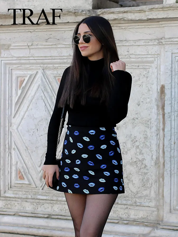 

TRAF 2024 Spring Women Fashion Skirts Mid Rise Tight Cropped Skirt Woman Vintage Versatile Streetwear Female Mini Skirts