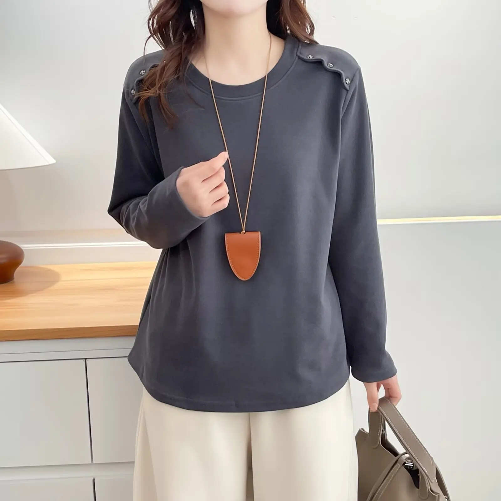 XXXXL Fashion Plus Size Women's T-Shirt Autumn And Winter Style Simple Shoulder Button O-Neck De Velvet Warm Inside Tops 8251