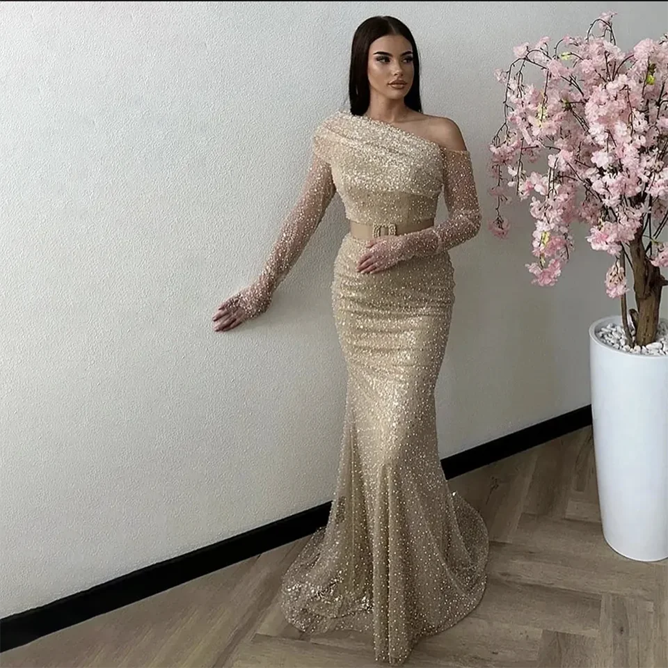 Bezauberndes glitzerndes Pailletten-Perlen-Gürtel-Einschulter-Meerjungfrauen-Hochzeitskleid 2026 rückenfreies Brautkleid aus Tüll mit Schleppe für Damen – Detail 3