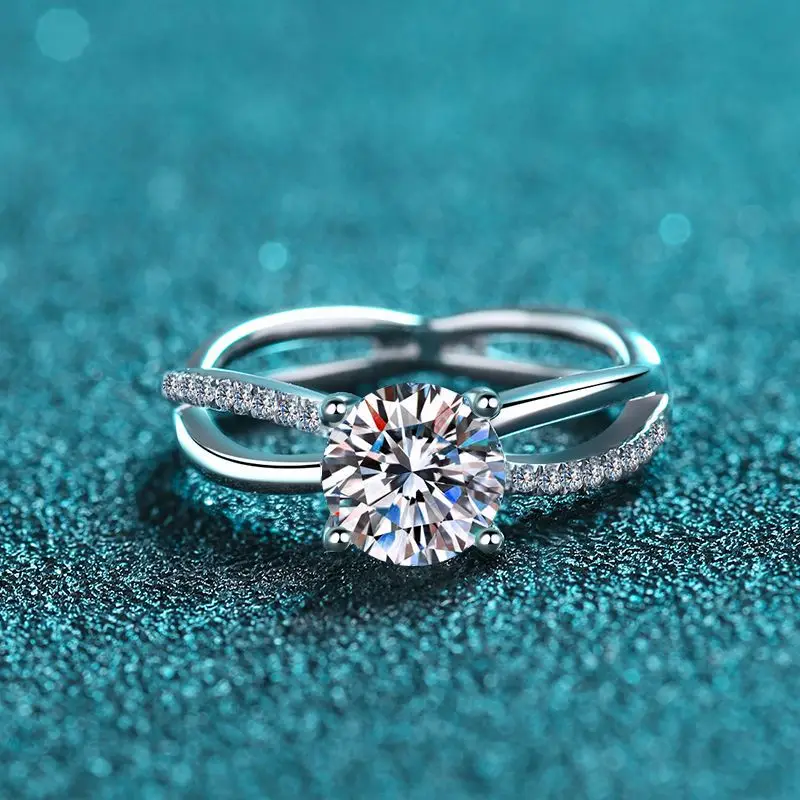 Moissanite Anello Con Diamante A Quattro Artigli Anelli Da 1 Carato Da Donna Tipo Pietra Laterale Principale Pietra Fine O Certificato Di Tipo Di Impo