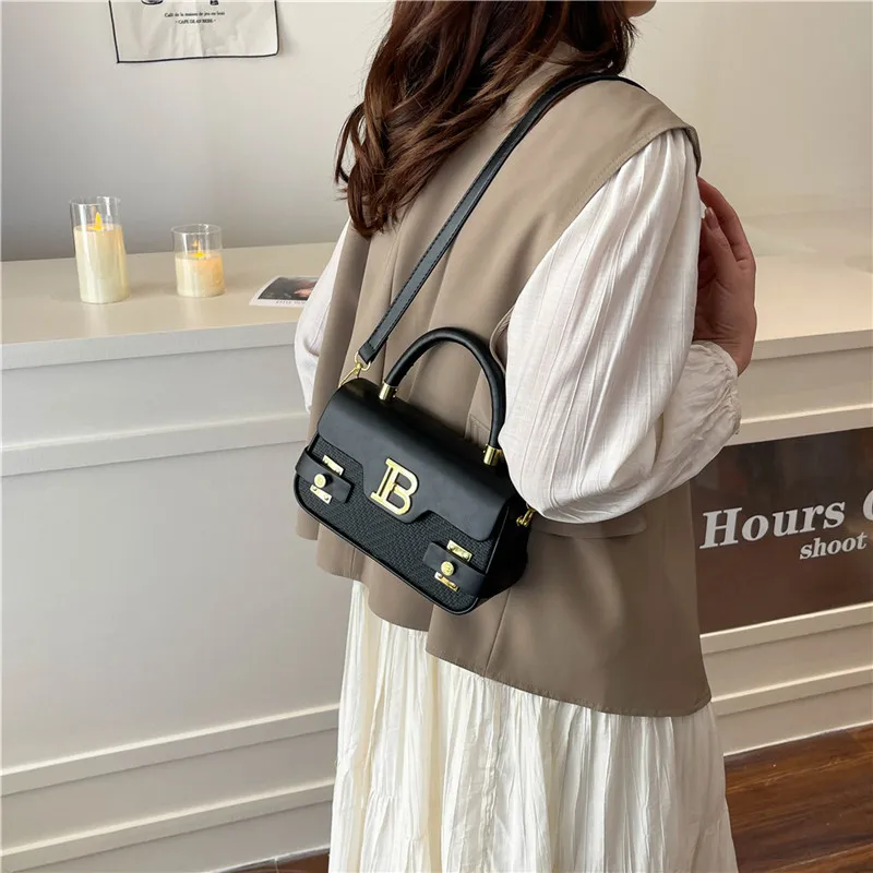Lady Messenger Bag Chic Commuter Tote Bag For Women High-End Crossbody Messenger With Textured Vintage Finish