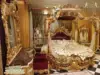 Royal Baroque style hand-carved round king bed luxury heavy-duty carved round bed designer teak round maharaja bed 4