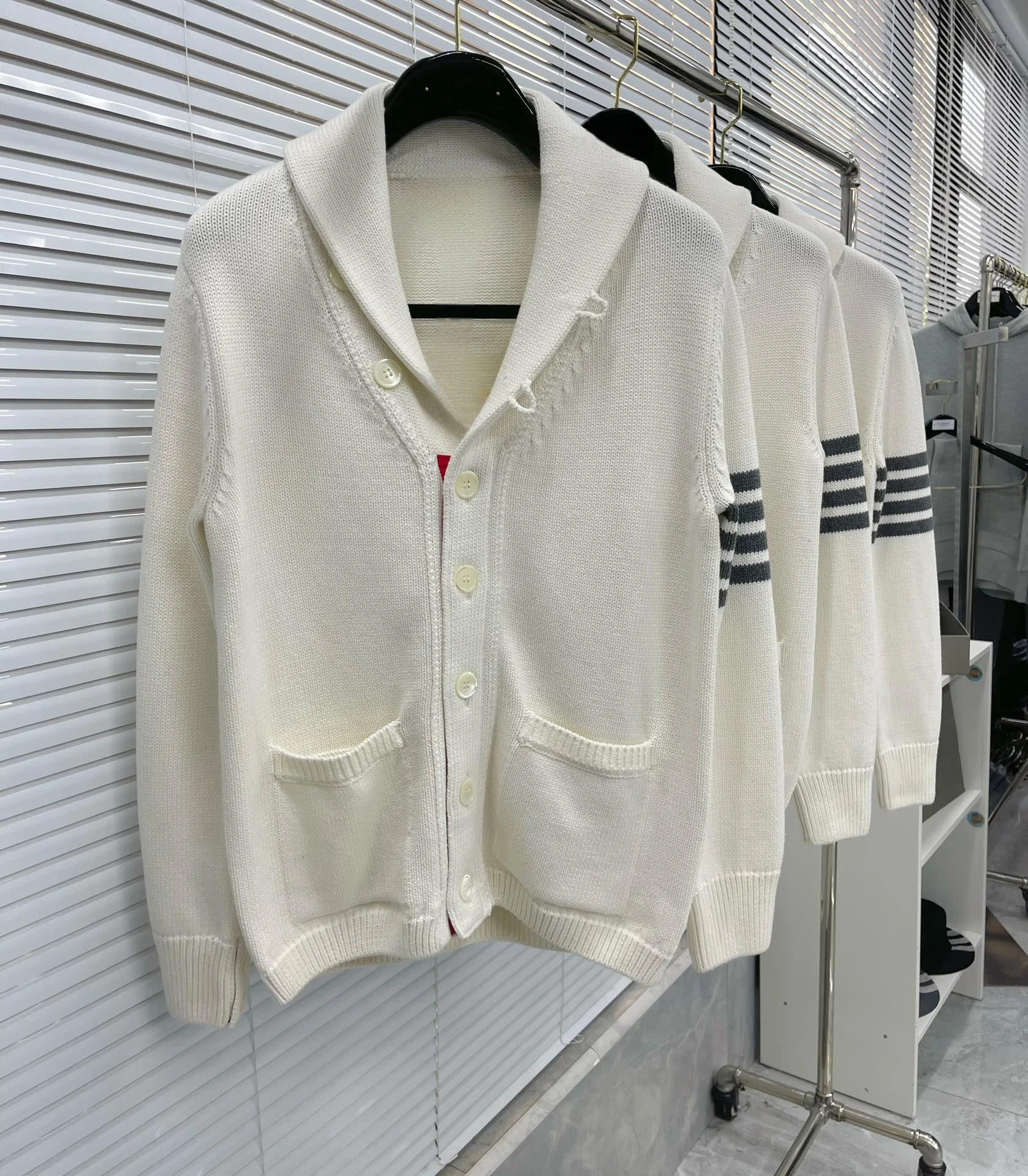

Men Cardigan Classic Design Striped Sweater Lapel Bib Button Knit Men's And Women's Casual Cardigan Long-sleeved Coat