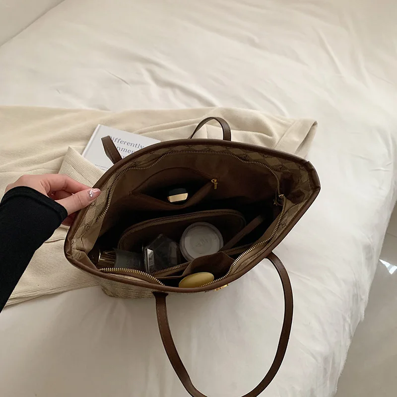 Tote Bag Large Capacity Commuter Premium Texture Handbag 2023 Early Autumn New One Shoulder Retro Versatile Women's Bag