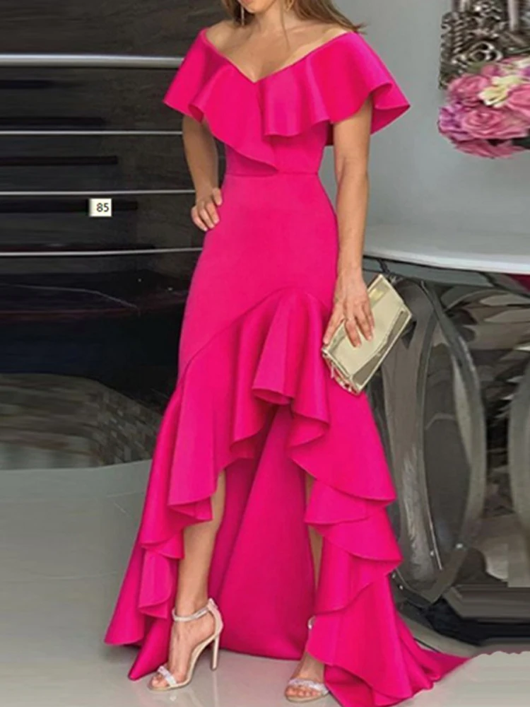 

Женское длинное платье с оборками и V-образным вырезом