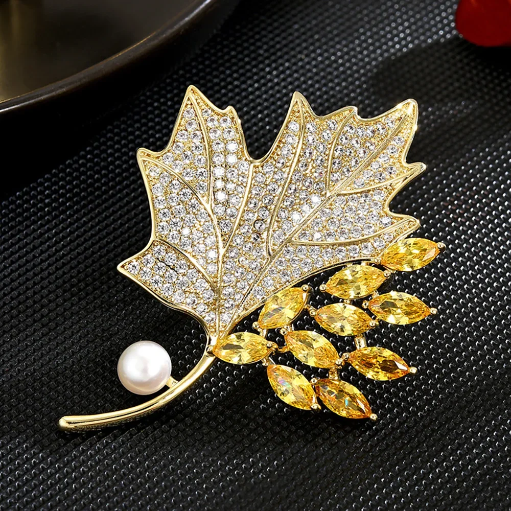 Vintage Painting Enamel Maple Leaf Brooches Pins For Women Girls Exquisite Rhinestone Maple Leaves Badge Fashion Jewelry