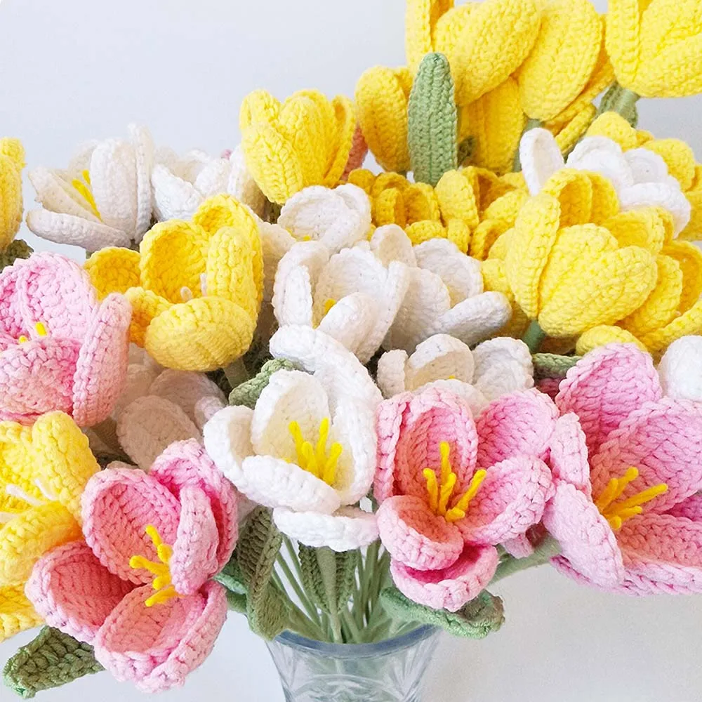 手作りのかぎ針編みのチューリップニットの花,結婚式の装飾,家の 
