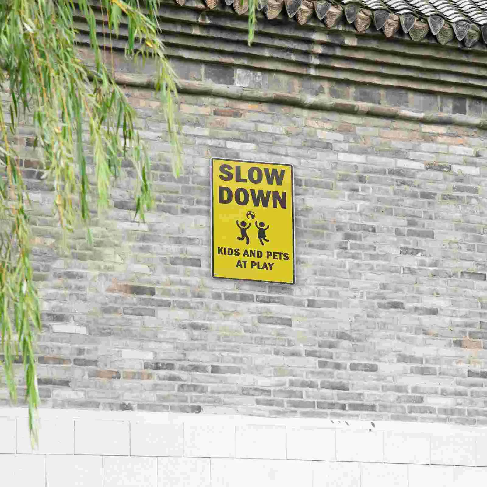 Рисунок 3 - Уличный дневной знак