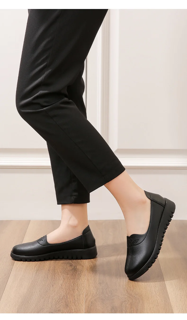 Autumn new fashion casual slip on women flat shoes Women's PU Leather Work shoes mother's single Shoes grandma