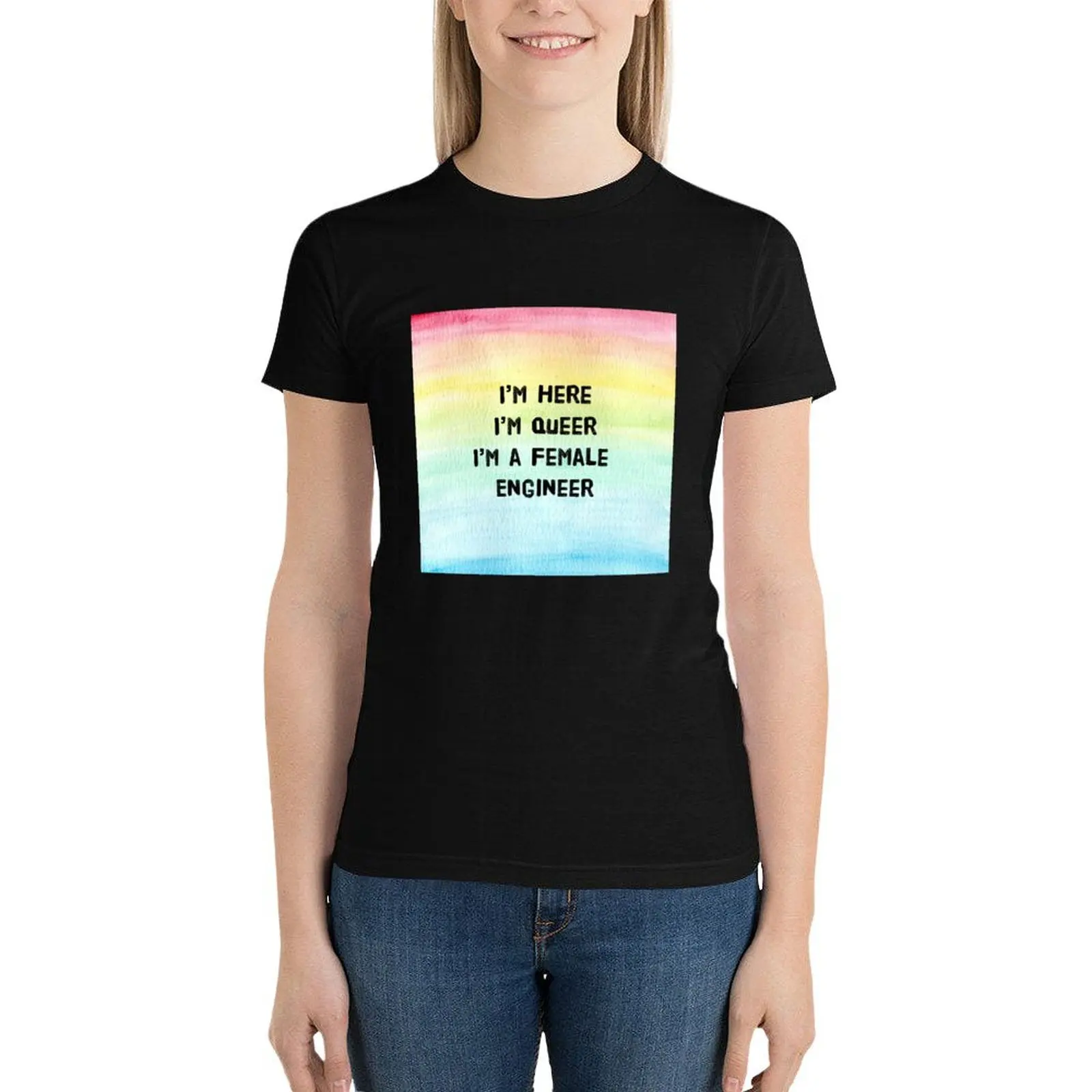 

Я здесь, я куир, я женская футболка инженера, летние топы, футболки для тренировок для женщин