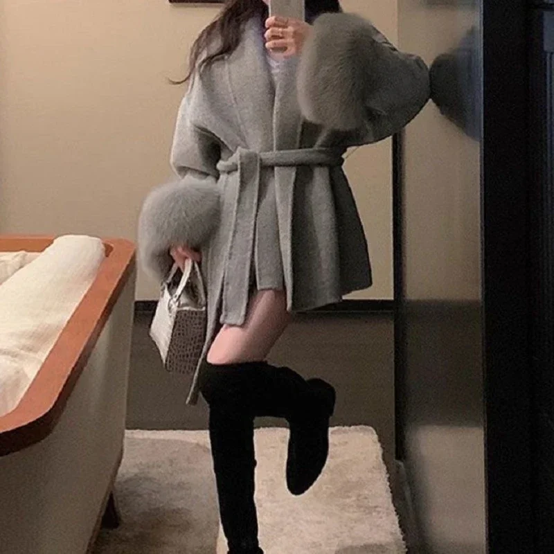 Cosmo Winter New Loose Fit Lazy Style Chic Fashion V-neck blend Coat for Women Wide Sleeves Outwear Stripes Female Wool Coat 5