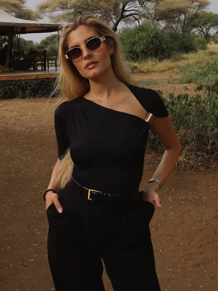 HH Women Off Shoulder Asymmetrical Top Vintage Solid Pleated Slim Short Sleeve T-Shirts 2025 New Summer Lady Sexy Chic Tops