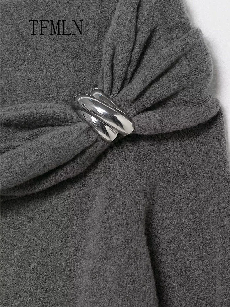 Off-the-Shoulder Knitted Sweater For Women with Metal Ring Causal Long Sleeve Chic Pullover Top Fashionable Female Knitwear