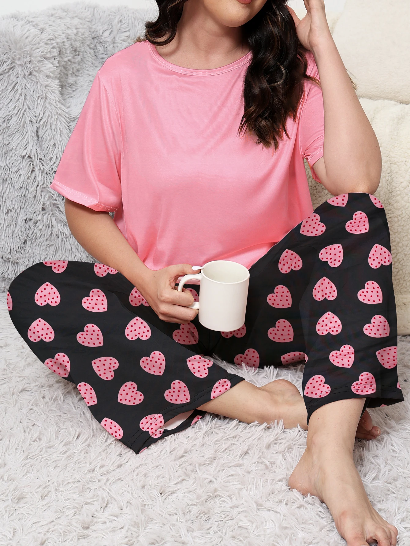 Plus size pajama set, suitable for both home and casual wear. Fairy set, milk silk material short sleeved long pants set
