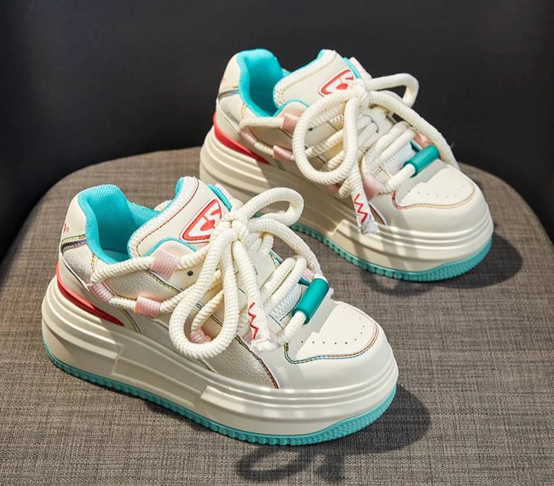 Cuero genuino blanco para mujer en primavera 2024, nuevos zapatos deportivos pequeños de suela gruesa con forma de bizcocho, zapatos de pan_voghion.com