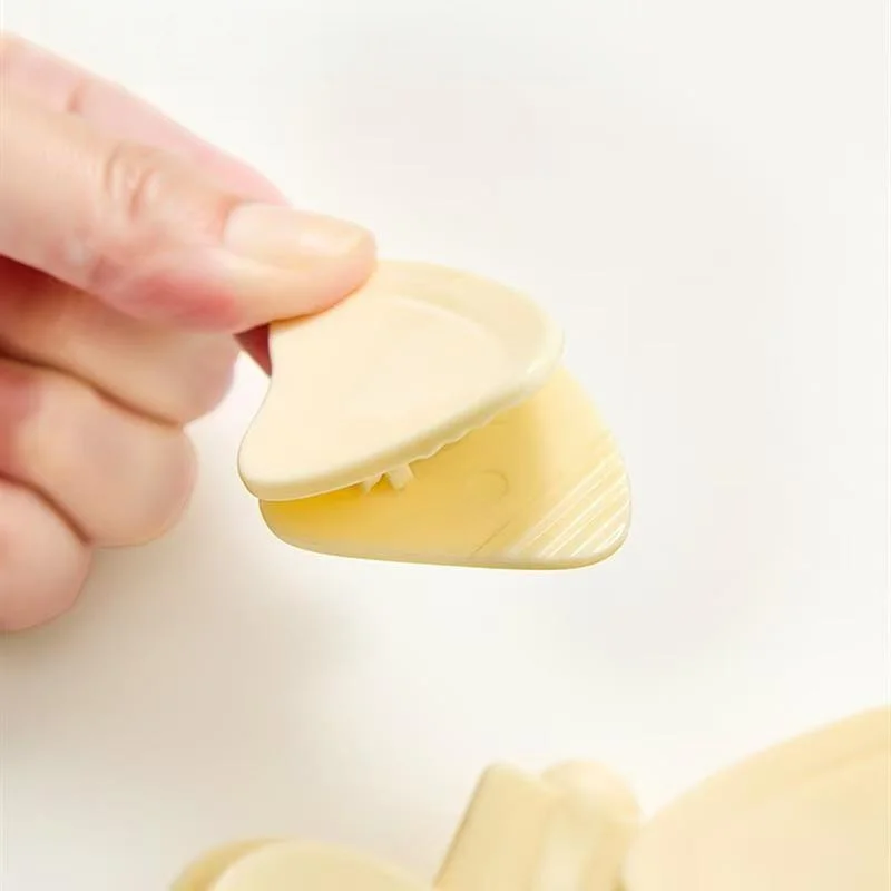 Magnetic Food Storage Clips - Cute Butterfly Design, Easy-to-Use for Kitchen & Fridge Organization, Multi-Purpose Sealing Clips