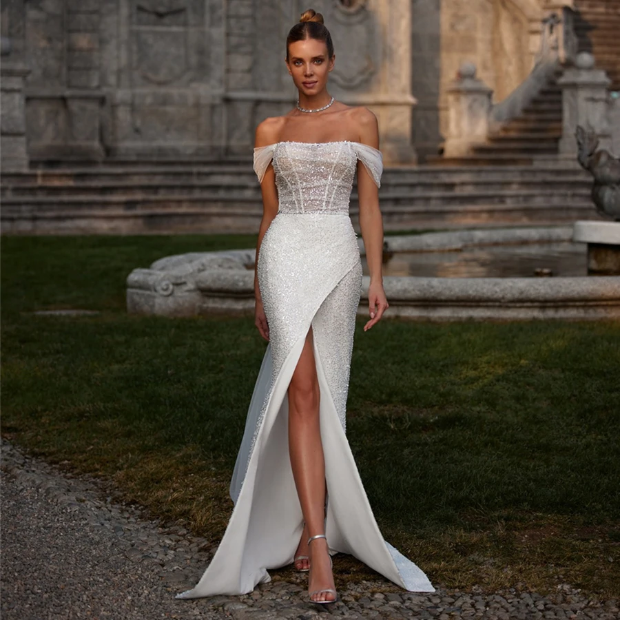 

Блестящее стильное облегающее свадебное платье с открытыми плечами, вырезом лодочкой и открытой спиной, платье невесты с высоким разрезом и блестками, романтичное свадебное платье