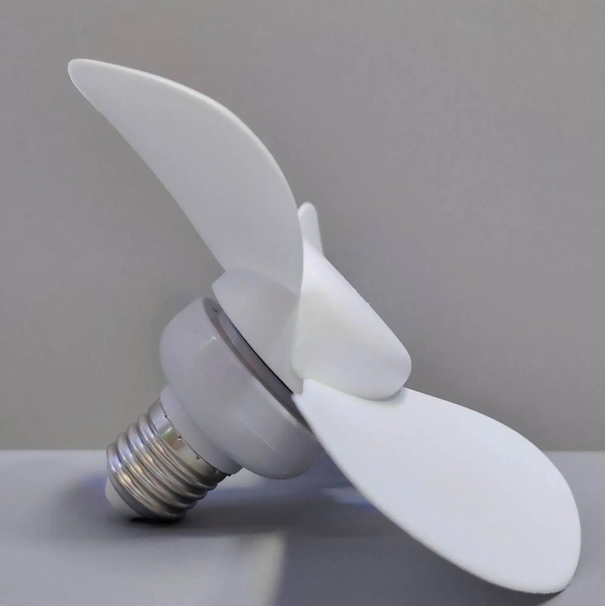 Small Socket E27 Screw-in Ceiling Fan with Light 6.3 Inch Mini Ceiling Fan with Remote Control Quiet and Large Air Volume Fans ceiling fan
