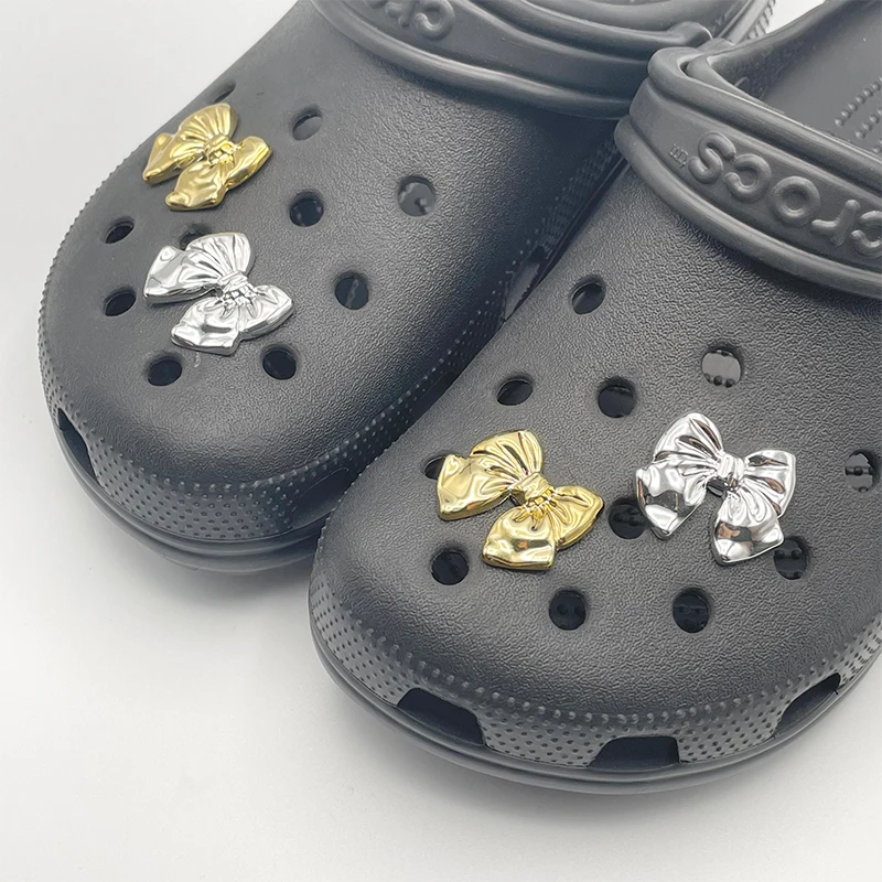 2022 New Original Fashion Cute Golden Silver Bear Shoe Badges Jibz Cartoon  Shoe Charms Decoration For Croc Clogs DIY Accessories