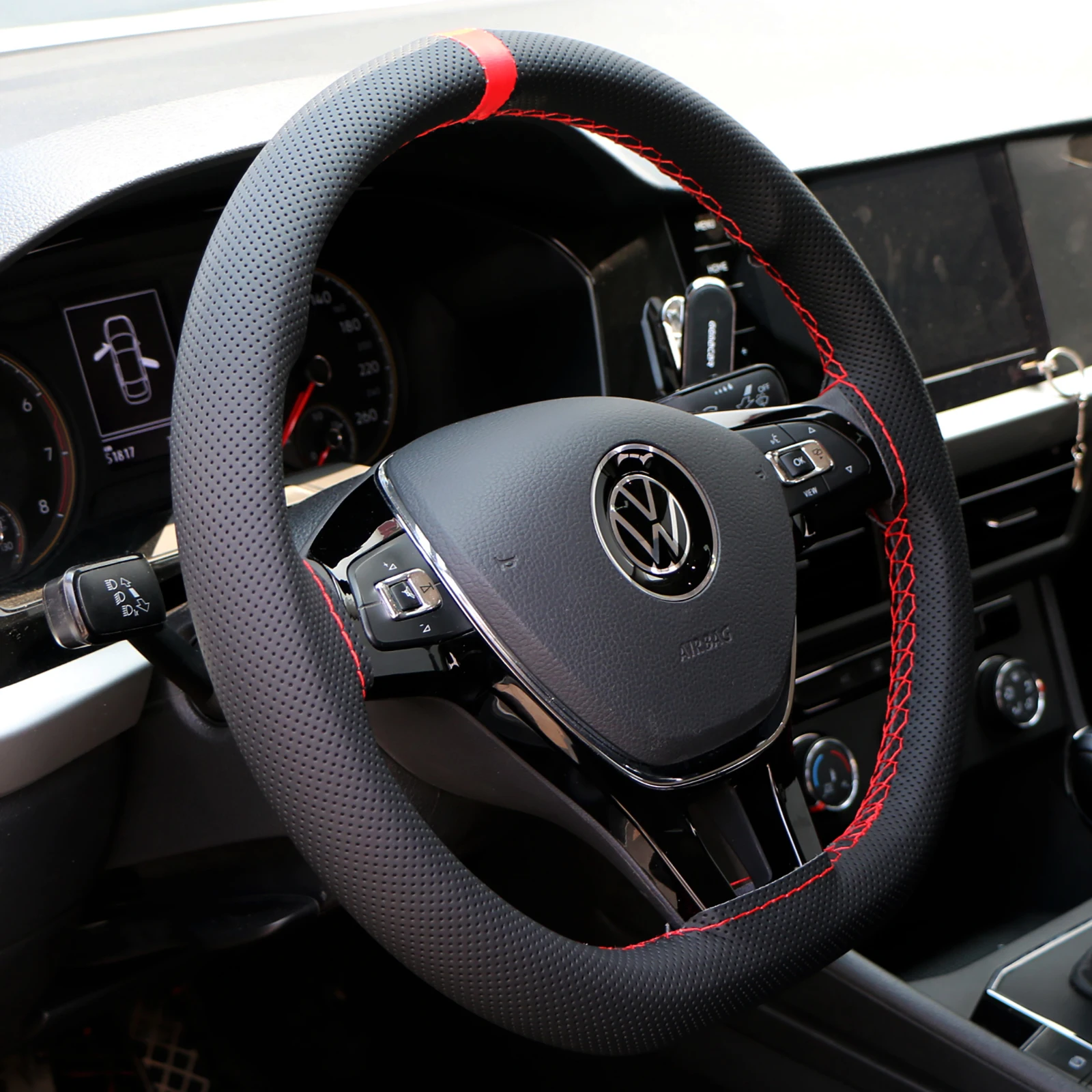 37-39cm Car steering wheel cover Perforated Microfiber Leather Breathable And Non-Slip Steering Wheel Protector