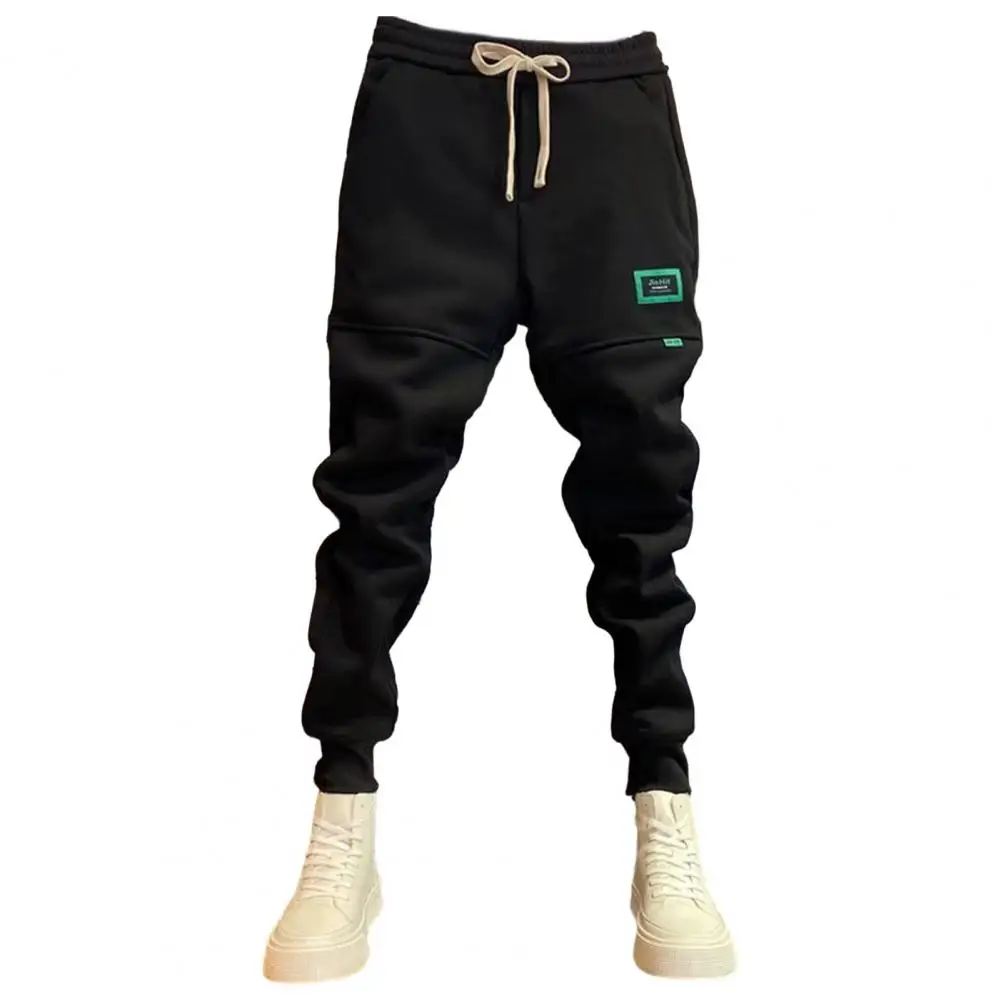 

Men Solid Color Pants Men Loose Pants Thick Plush Ankle-banded Men's Pants with Drawstring Waist Patchwork Badge Decor for Fall