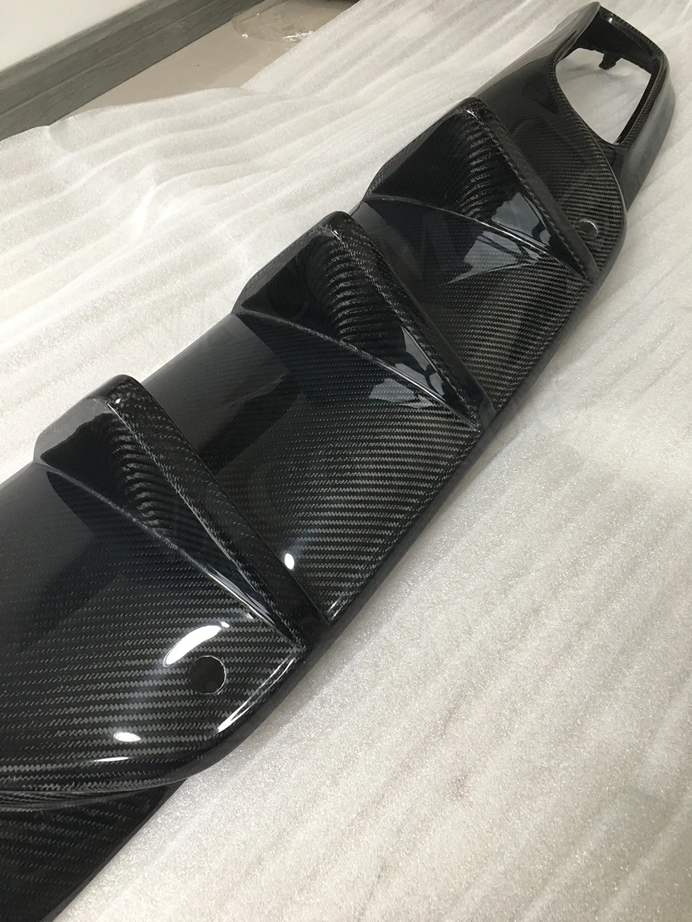 

Carbon Fiber Car Rear Bumper Diffuser for Mercedes Benz C class W205 Sedan 2 Door C43 C63 AMG Sport 2015-2021 Rear Diffuser Tips