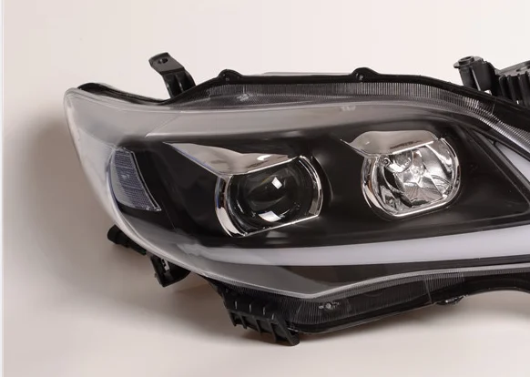 زوج من مجموعة مصابيح السيارة الأمامية لتويوتا كورولا 2011 2012 2013 ضبط رئيس مصباح النهار تشغيل ضوء ثنائية زينون مشروع عدسة